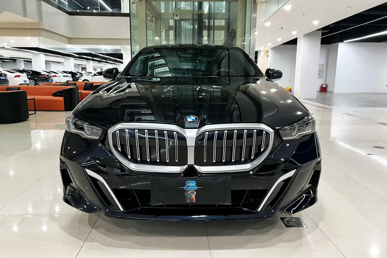 BMW 5 Series 2024 model 530Li 48V 2.0T Leading Edition M Sport Package Automatic 2