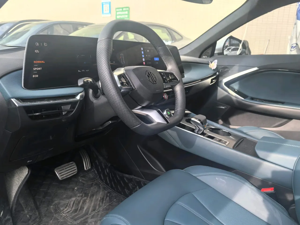 MG 2023 MG7 1.5T to the United States elegant version of automatic gear 3