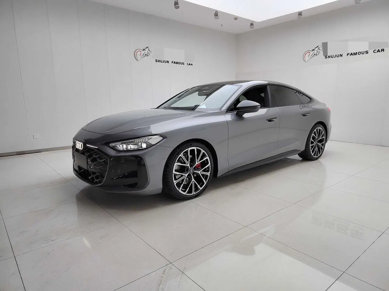 Audi 2026 A5L Sportback 2.0TFSI Quattro exclusive automatic transmission - View 1