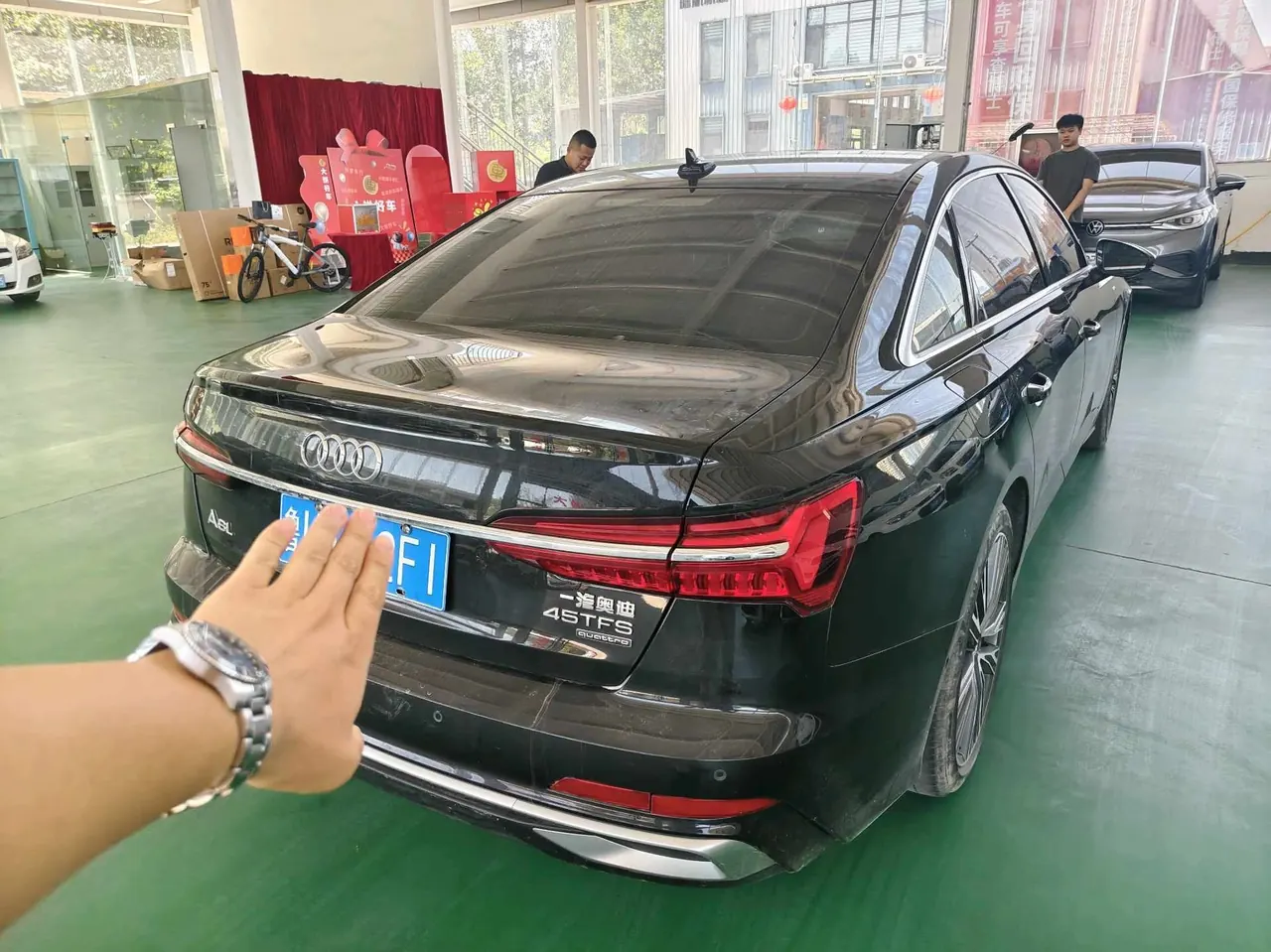 Audi 2021 A6L 2.0TFSI 45TFSI Quattro Selected Elegant Automatic Gear 2