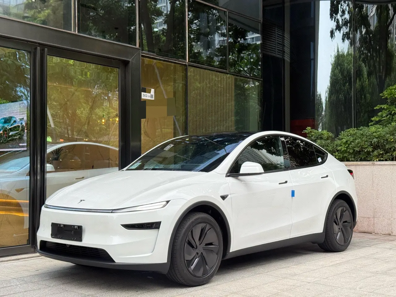 Tesla 2026 Model Y Rear-Wheel-Drive Automatic - View 1
