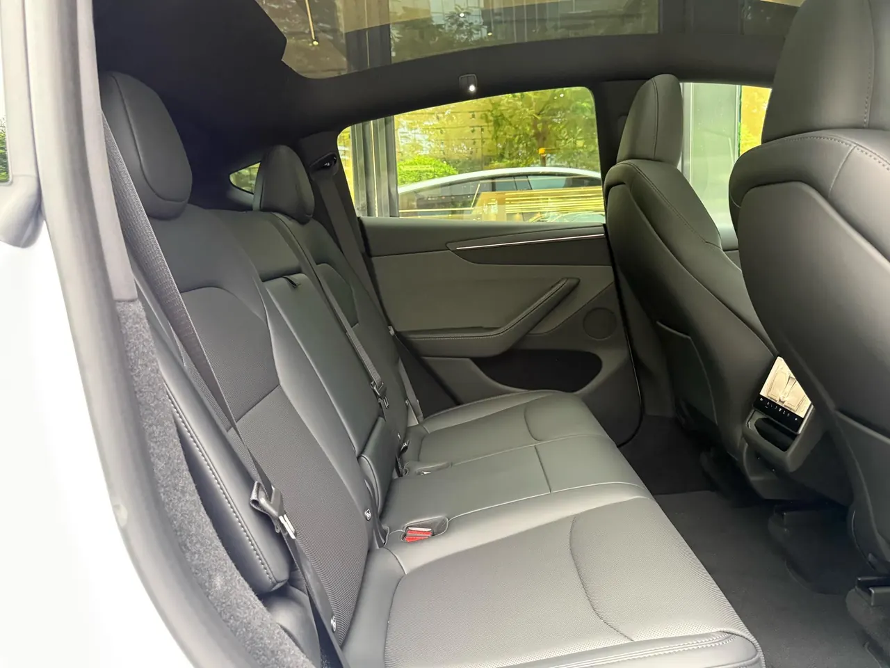 Tesla 2026 Model Y Rear-Wheel-Drive Automatic 12