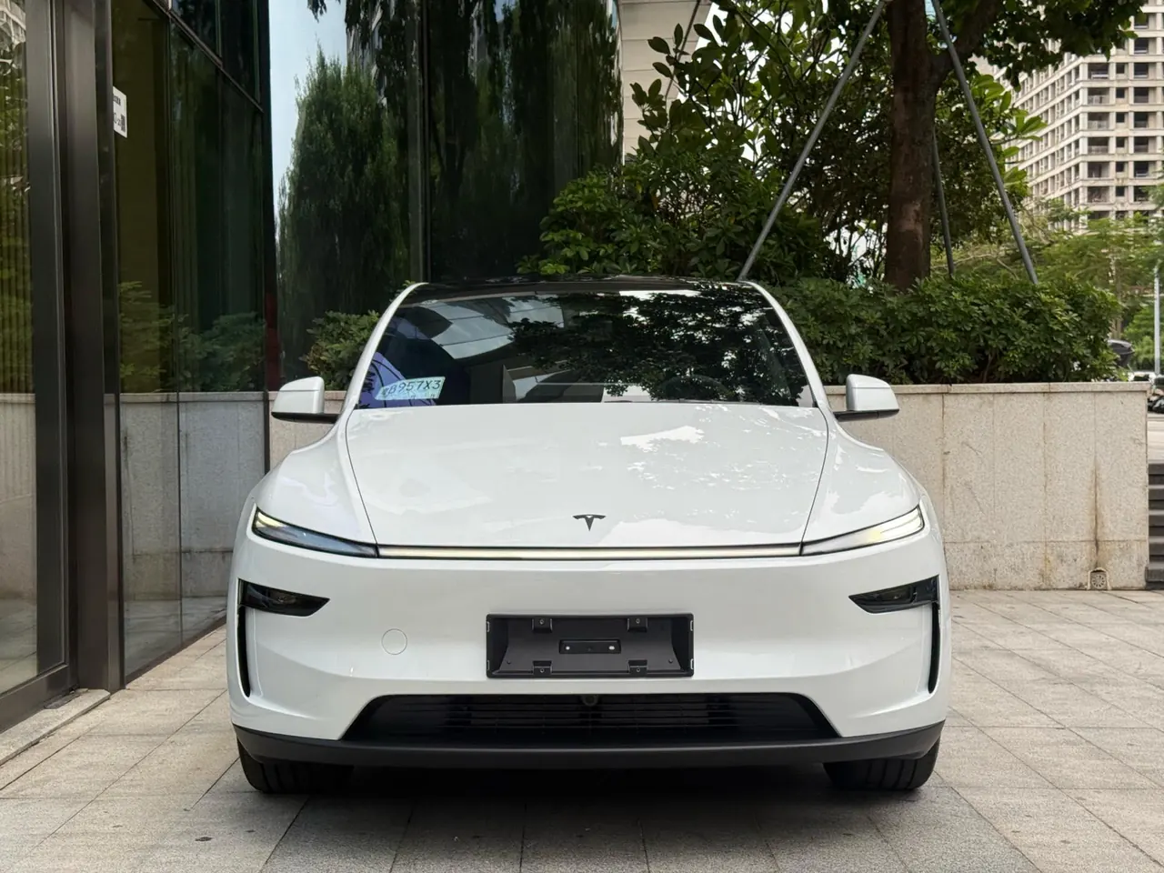 Tesla 2026 Model Y Rear-Wheel-Drive Automatic 2
