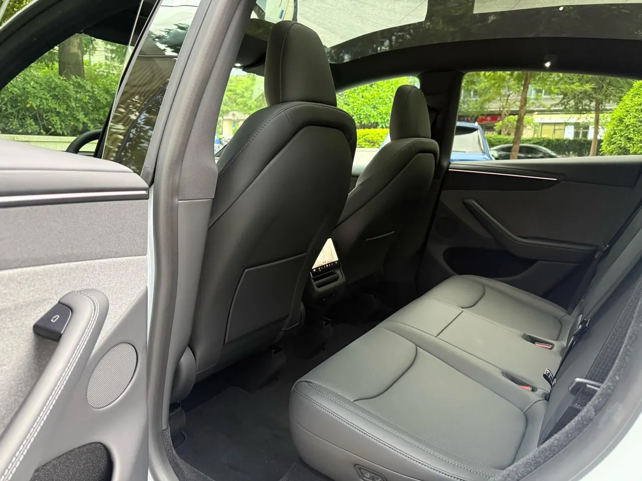 Tesla 2026 Model Y Rear-Wheel-Drive Automatic 8