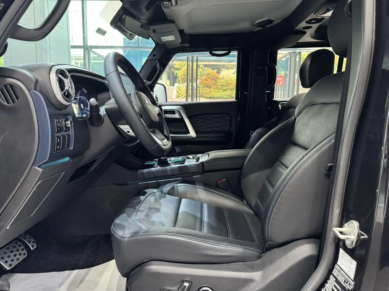Beijing 2020 BJ40 2.0T 4-wheel drive city hunter version chivalrous automatic gear 5