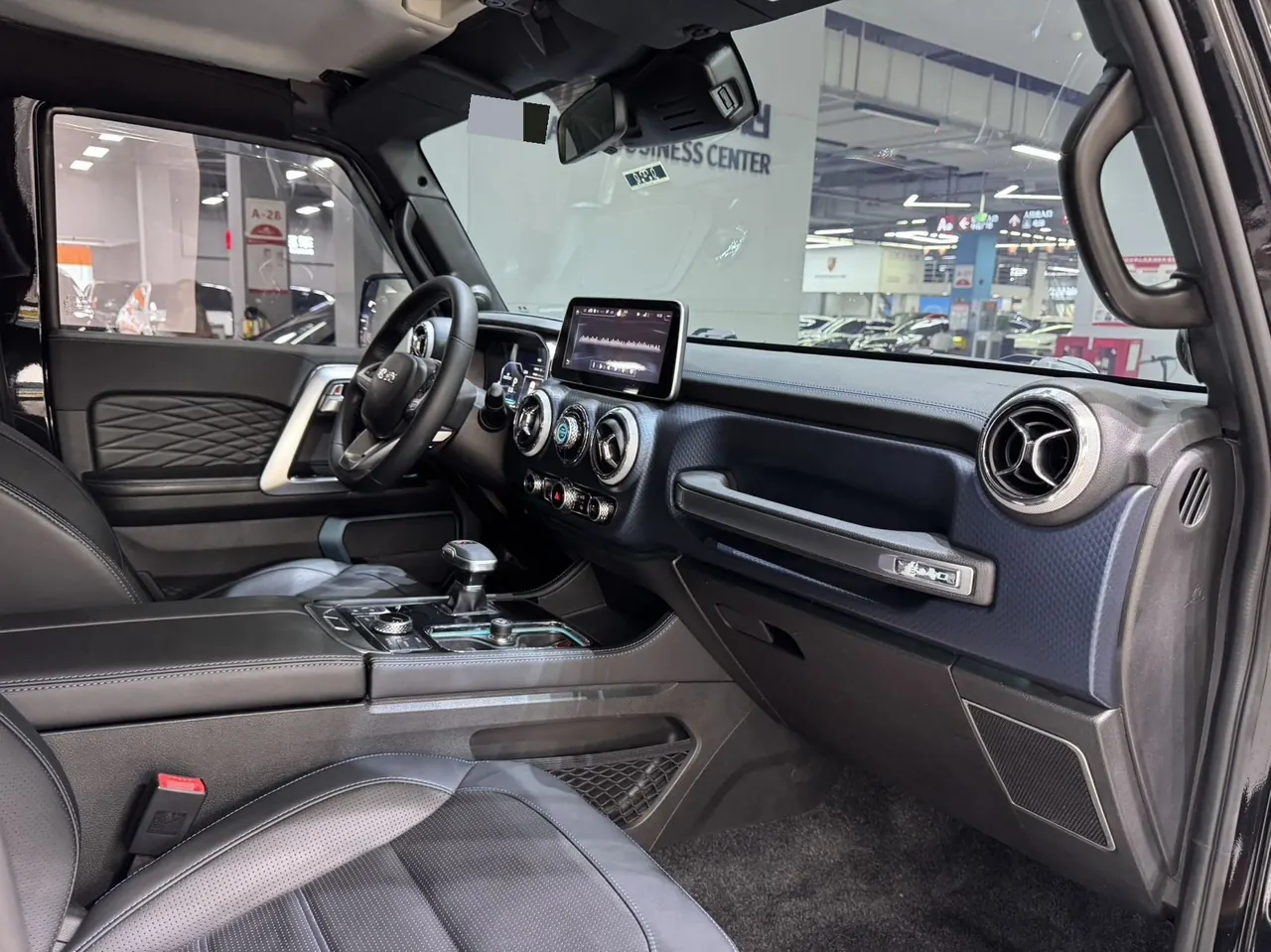 Beijing 2020 BJ40 2.0T 4-wheel drive city hunter version chivalrous automatic gear 7