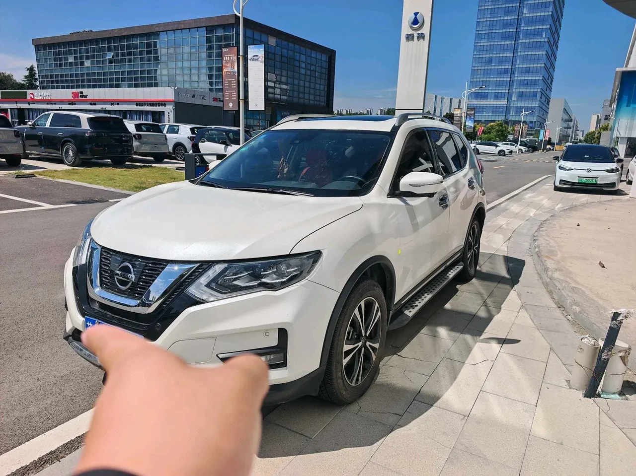 打开图片灯箱:Nissan 2020 Qijun 2.5 stepless XL ITS 3rows four-wheel drive seven-seat luxury pilot version automatic gear