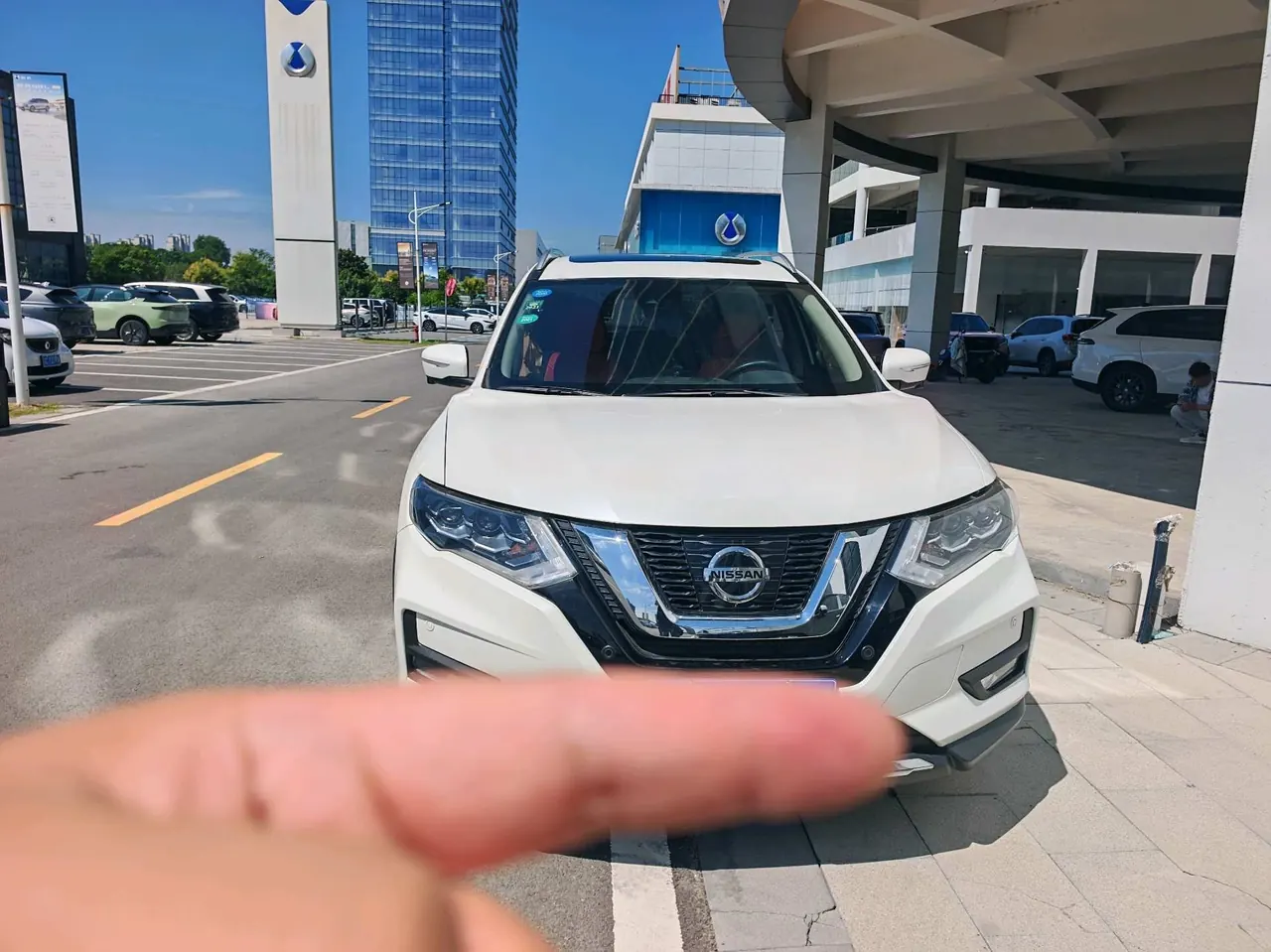 Nissan 2020 Qijun 2.5 stepless XL ITS 3rows four-wheel drive seven-seat luxury pilot version automatic gear 2