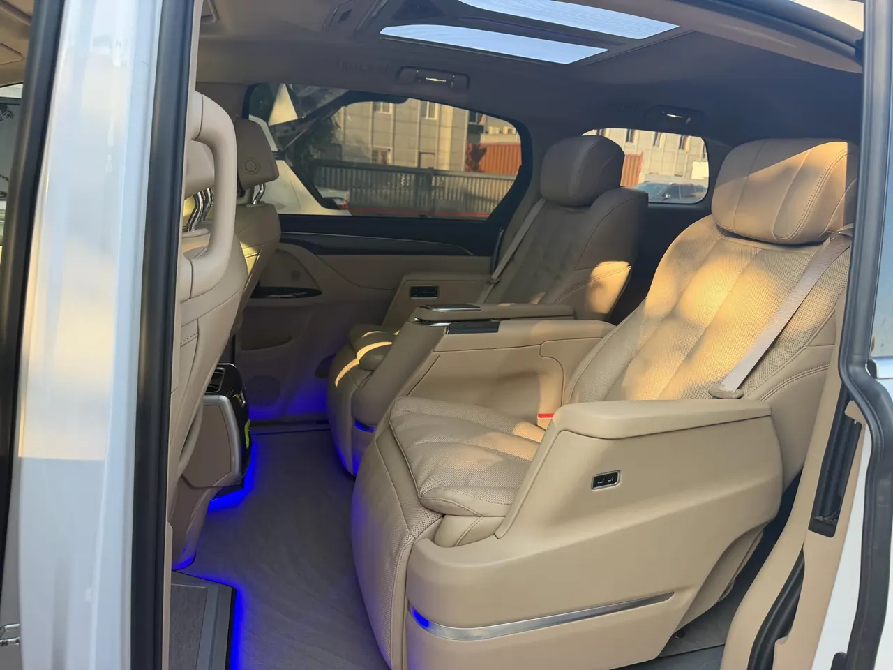 Buick 2025 GL8 Lu Shang 1.5T Smart Edition 7-seat Automatic Gear 4