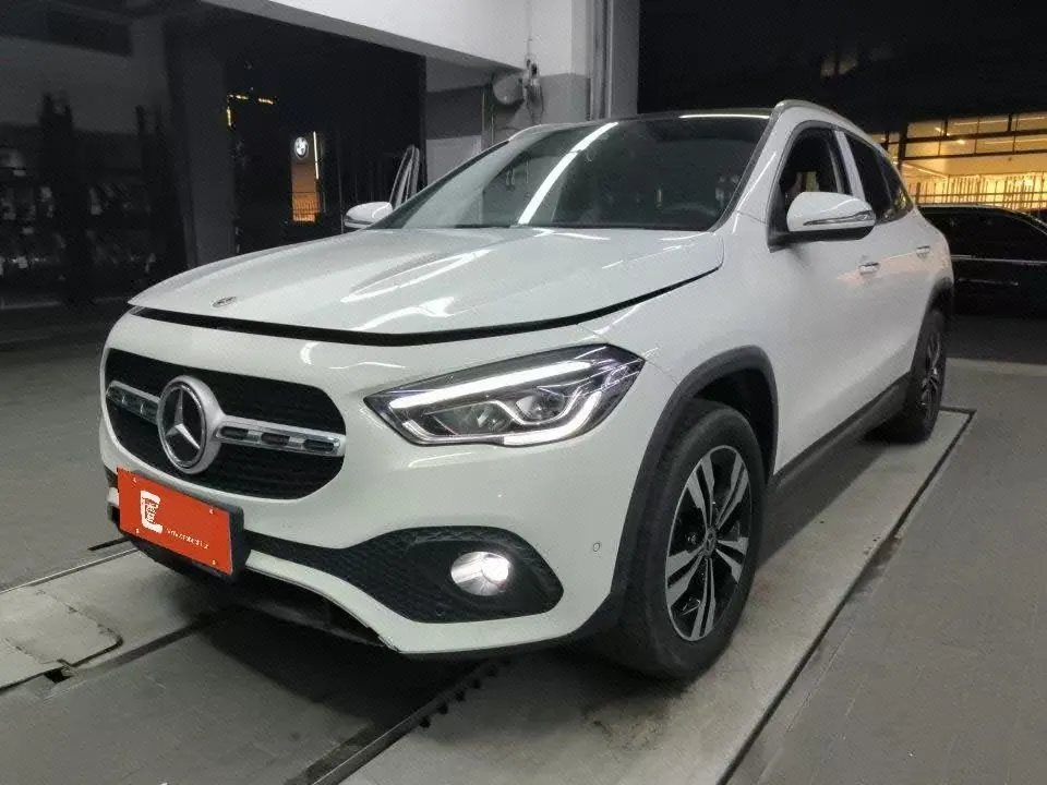 Mercedes Benz 2022 GLA 200 1.3T automatic gear - View 1