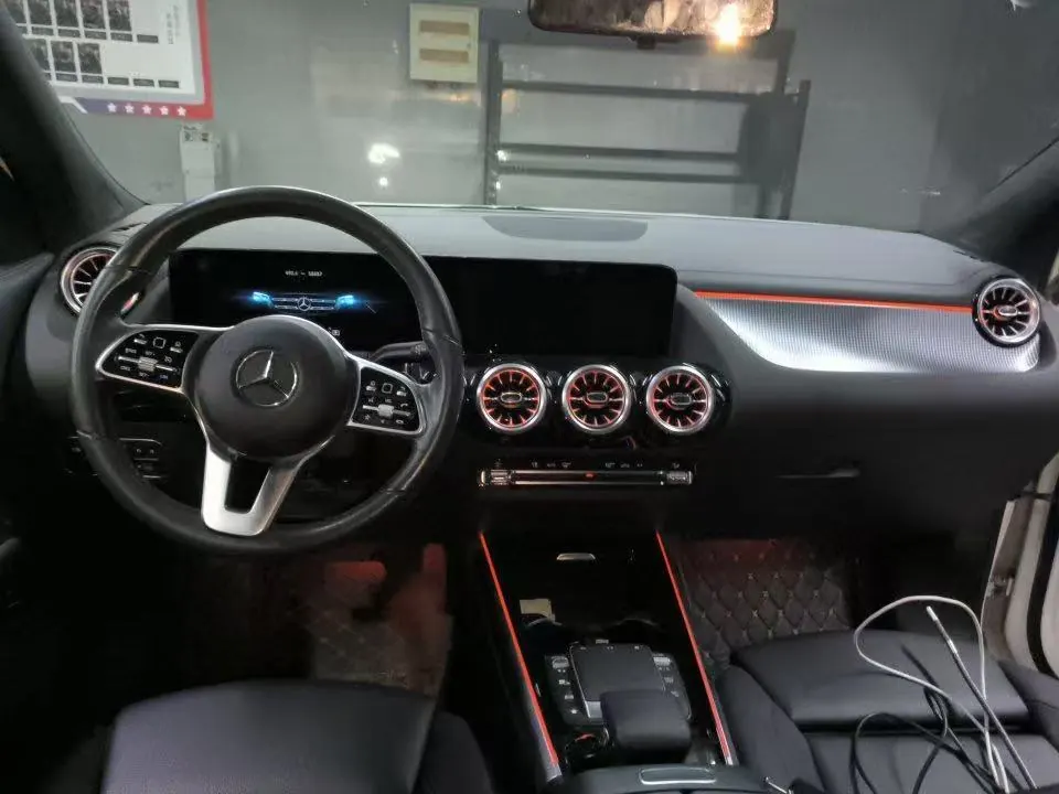 Mercedes Benz 2022 GLA 200 1.3T automatic gear 4