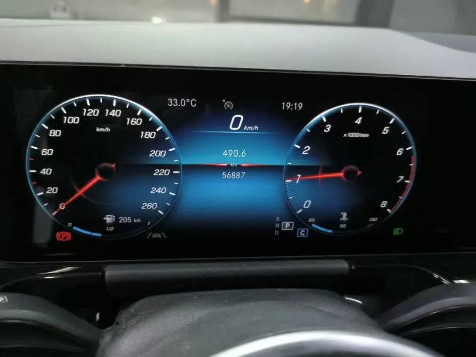 Mercedes Benz 2022 GLA 200 1.3T automatic gear 6