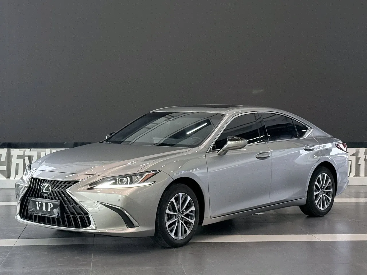打开图片灯箱:Lexus ES (Imported) 2023 ES200 2.0 Stepless Deluxe Edition Automatic Gear