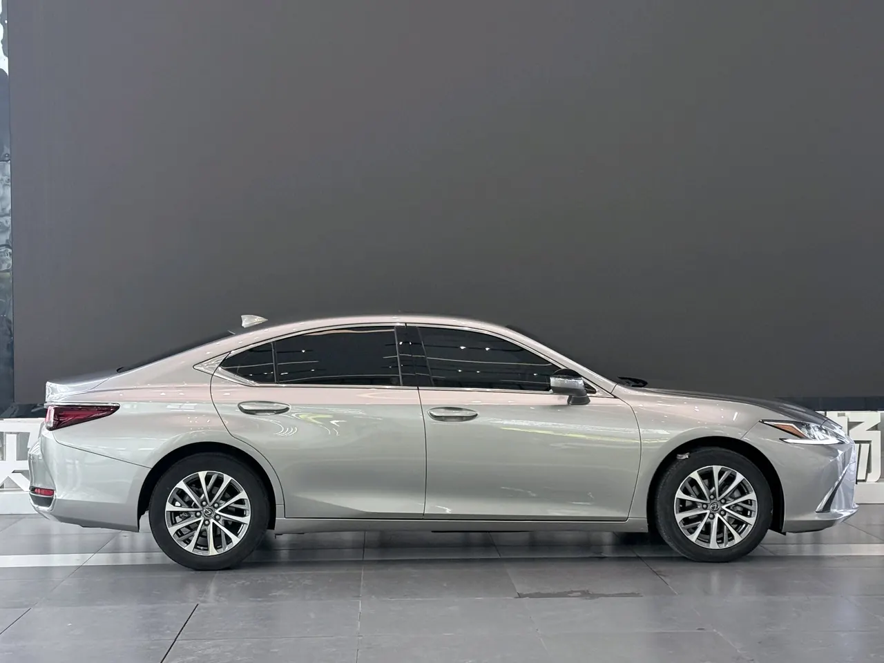 Lexus ES (Imported) 2023 ES200 2.0 Stepless Deluxe Edition Automatic Gear 3