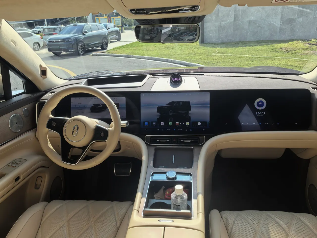 AITO 2025 AITO M9 extended range Ultra version 52kWh5 seat version automatic gear 11
