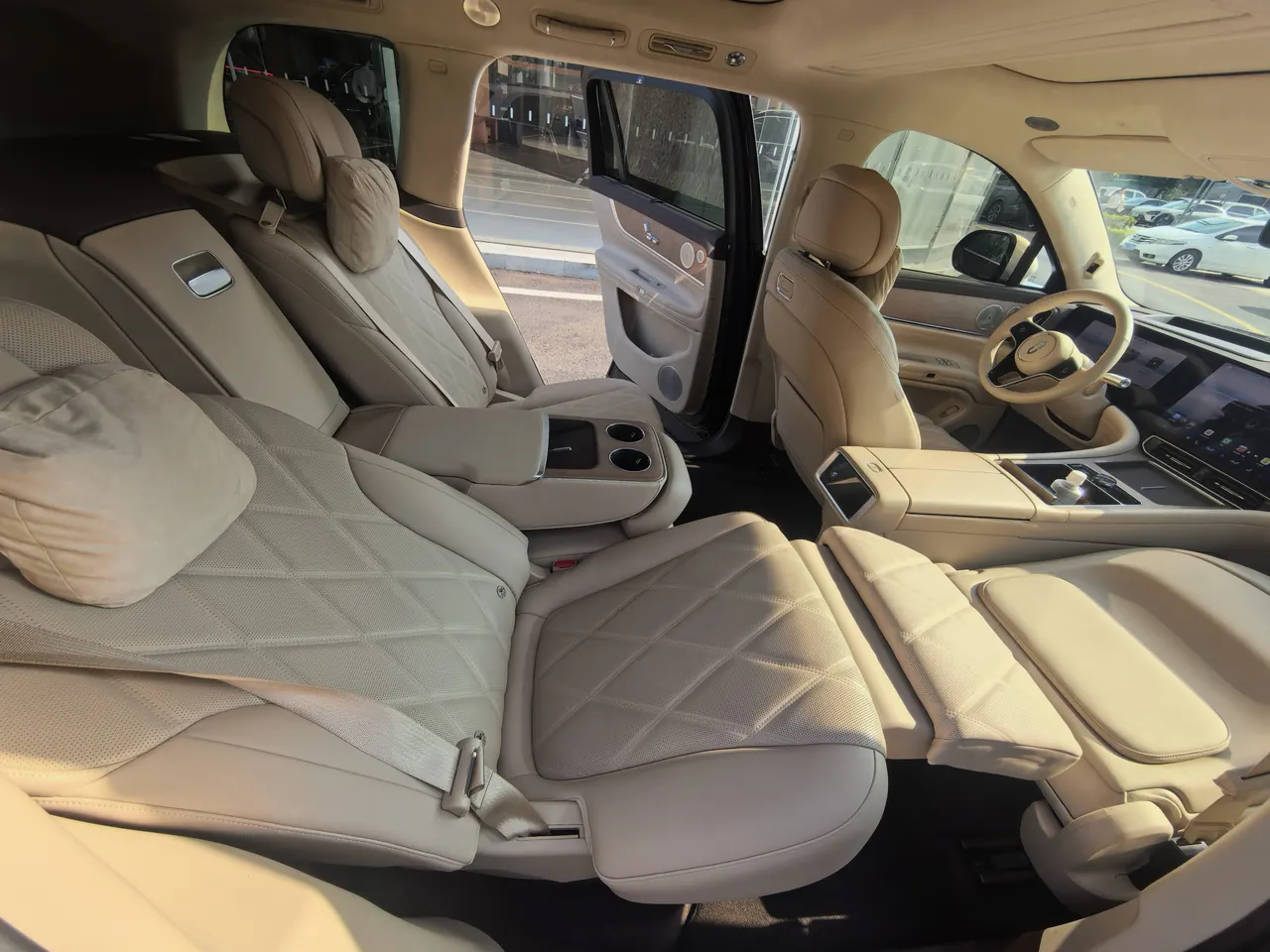 AITO 2025 AITO M9 extended range Ultra version 52kWh5 seat version automatic gear 12
