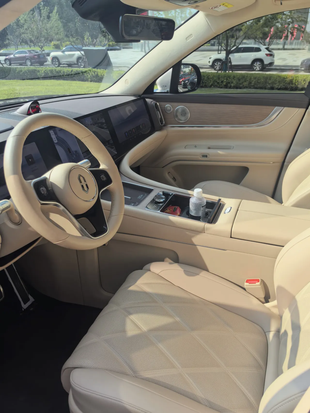 AITO 2025 AITO M9 extended range Ultra version 52kWh5 seat version automatic gear 8