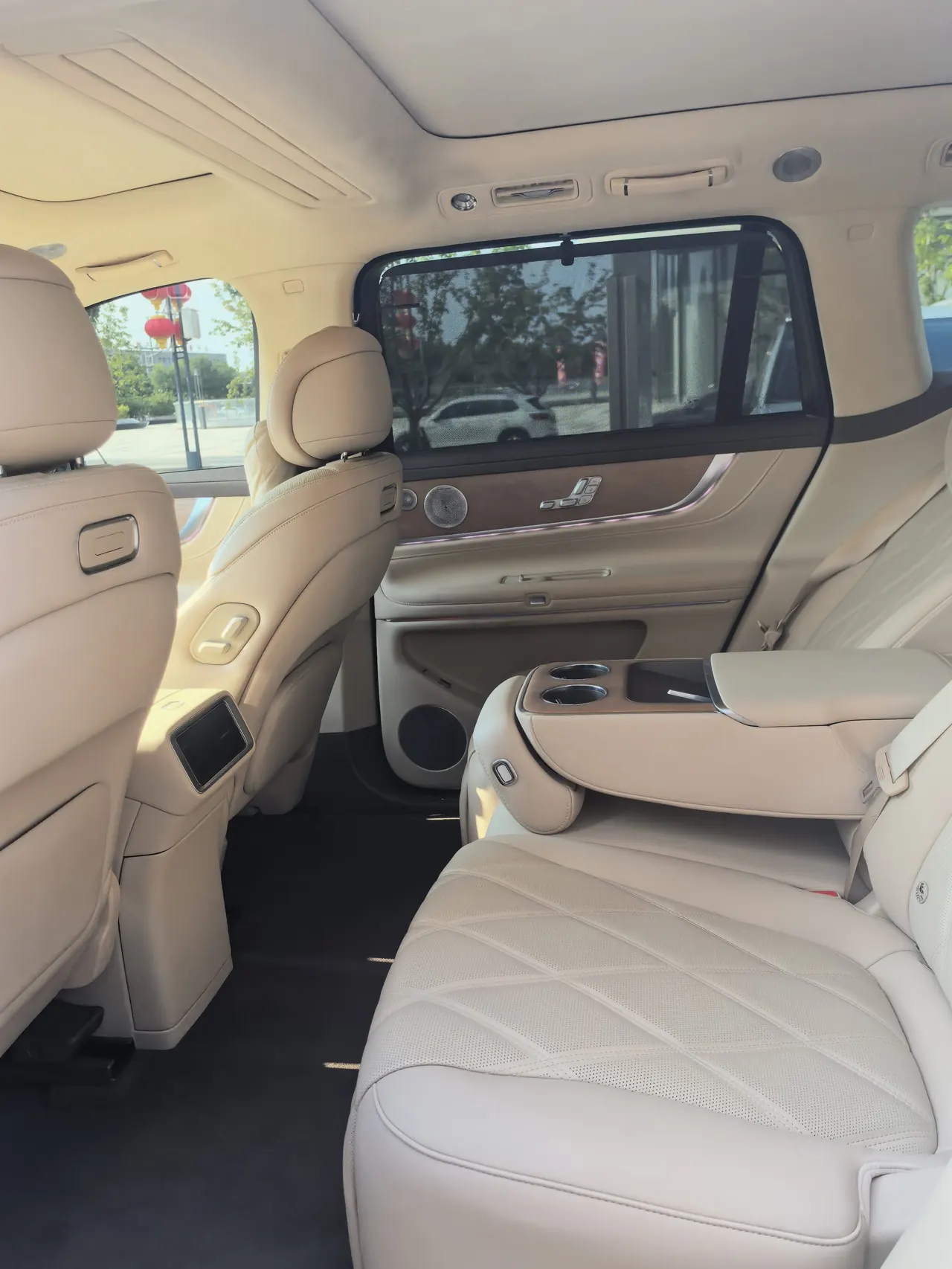 AITO 2025 AITO M9 extended range Ultra version 52kWh5 seat version automatic gear 9