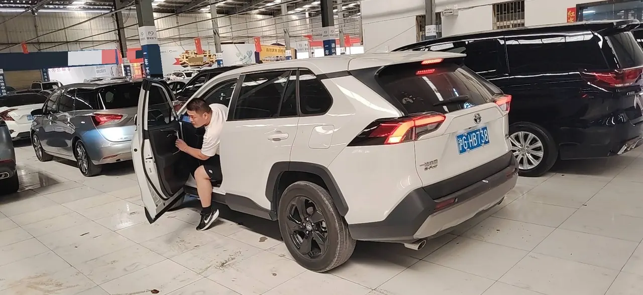 Toyota 2022 RAV4 Rongfang Double Engine 2.5 Stepless Four-wheel Drive Elite Plus Automatic Gear 5