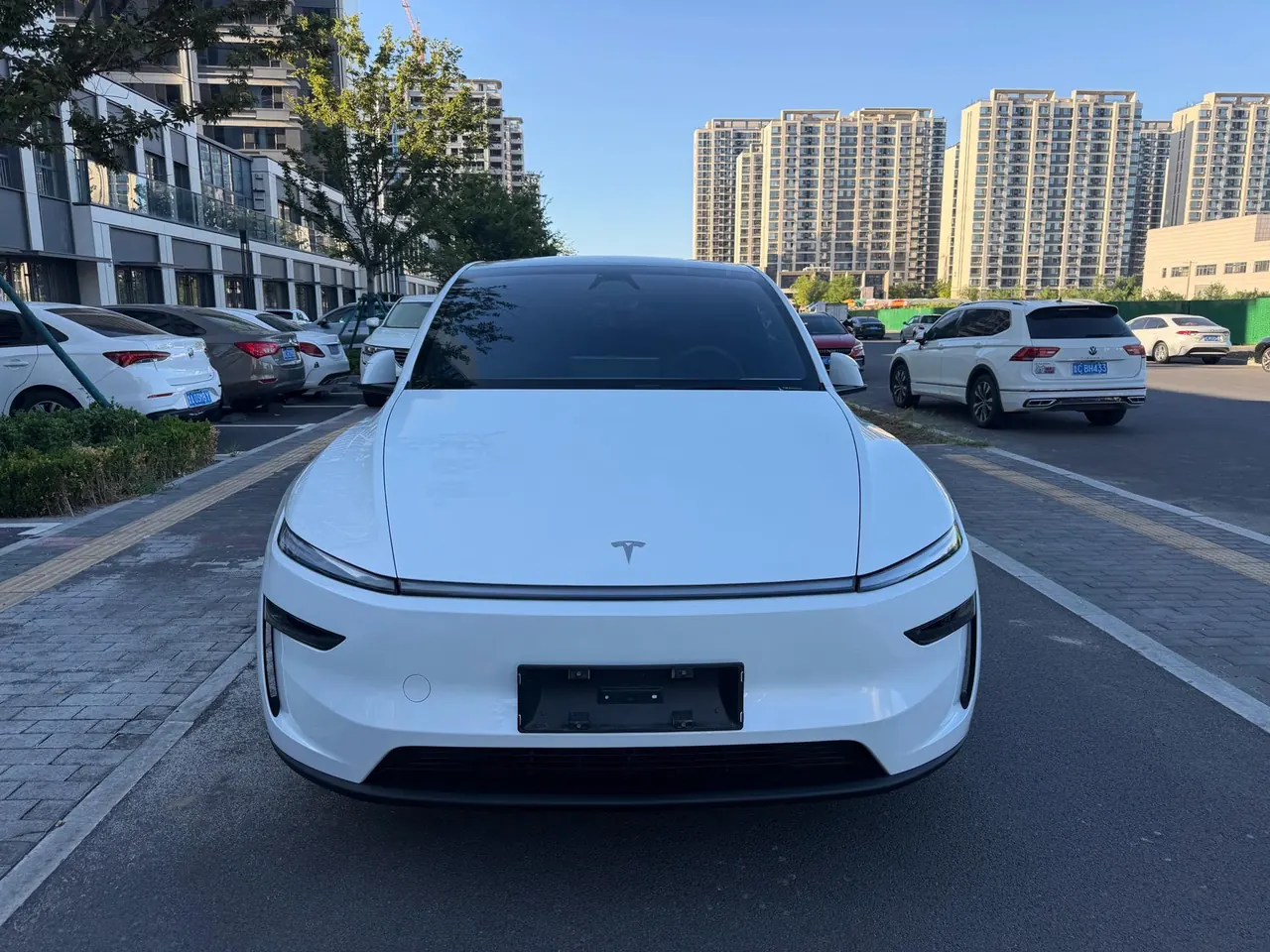 Tesla 2026 Model Y Rear-Wheel-Drive Automatic 2