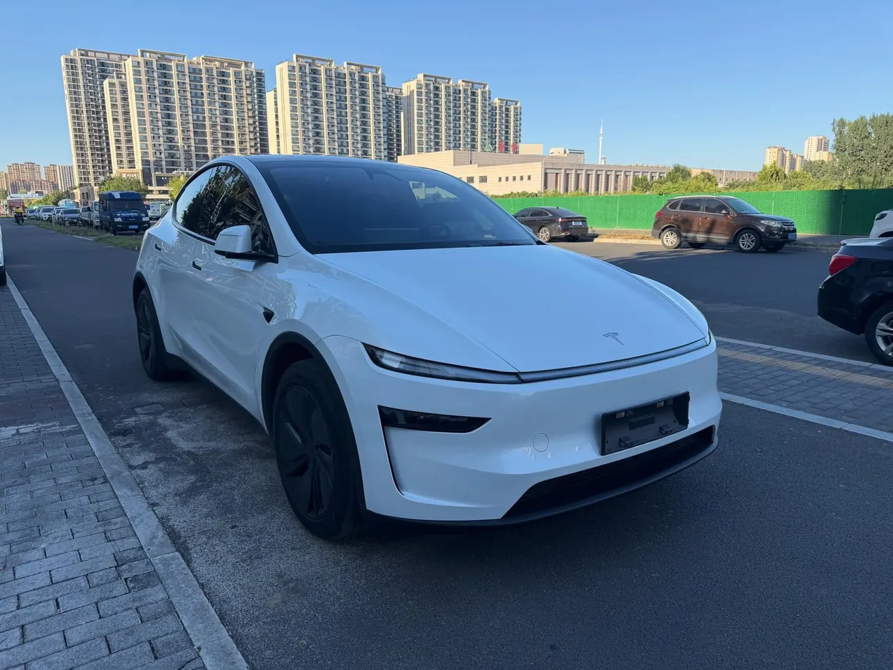 Tesla 2026 Model Y Rear-Wheel-Drive Automatic 3
