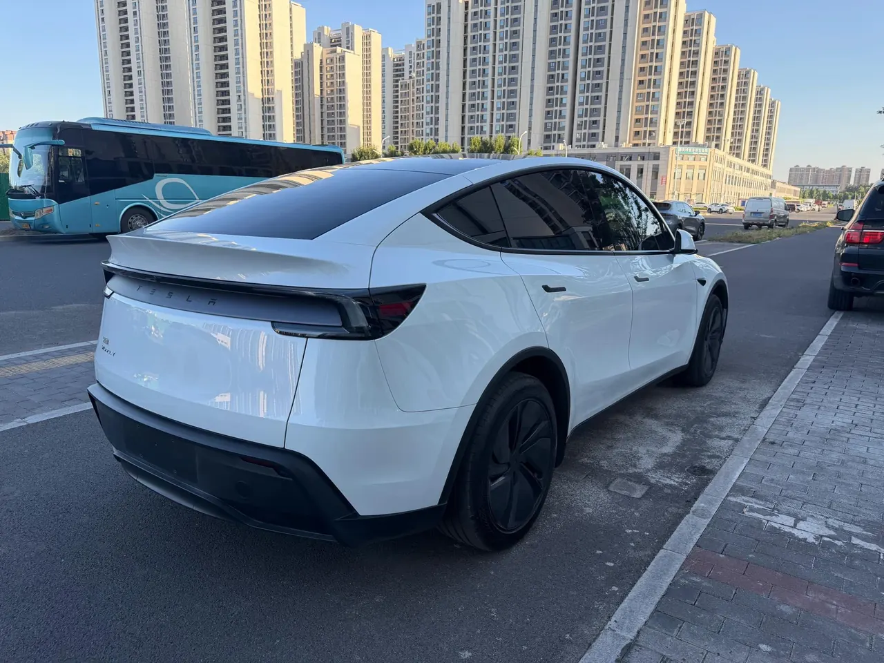 Tesla 2026 Model Y Rear-Wheel-Drive Automatic 4