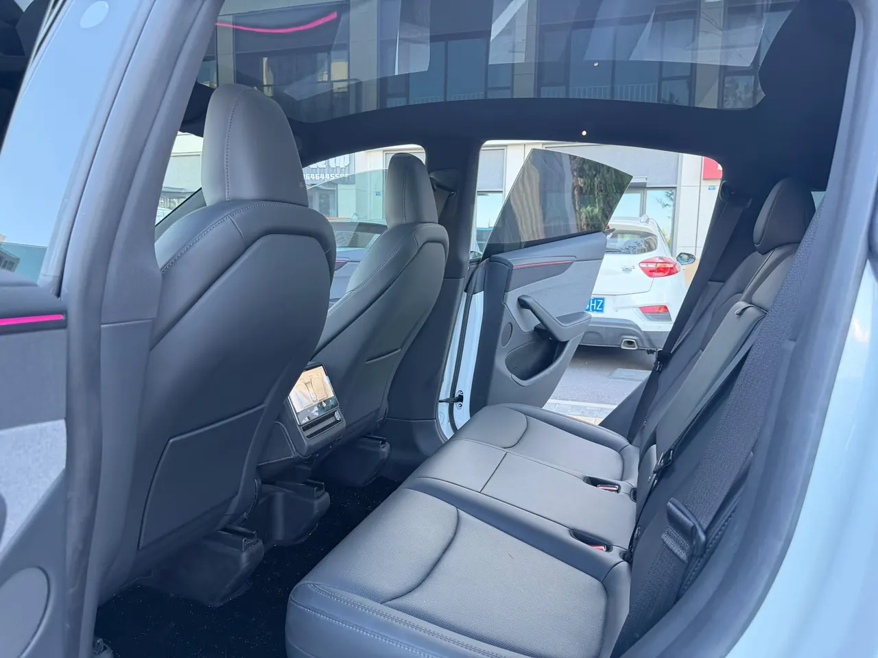 Tesla 2026 Model Y Rear-Wheel-Drive Automatic 7