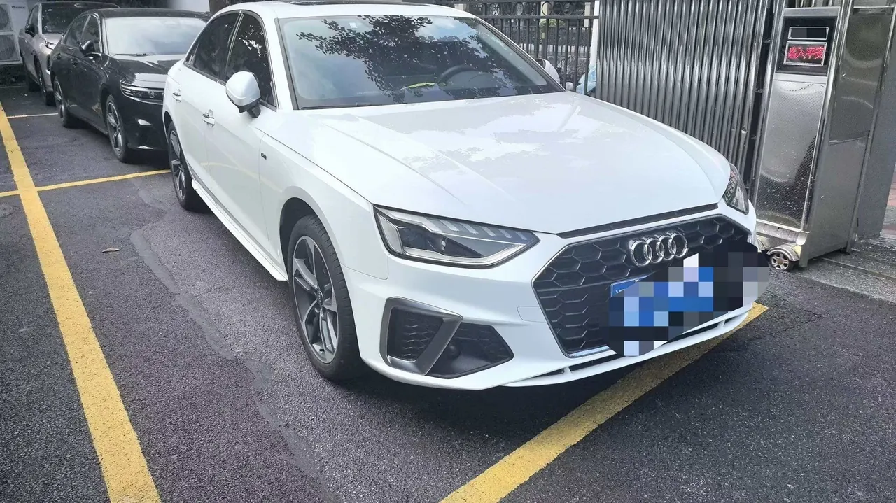 Audi 2024 A4L 2.0TFSI 40TFSI Fashion Dynamic Automatic 2