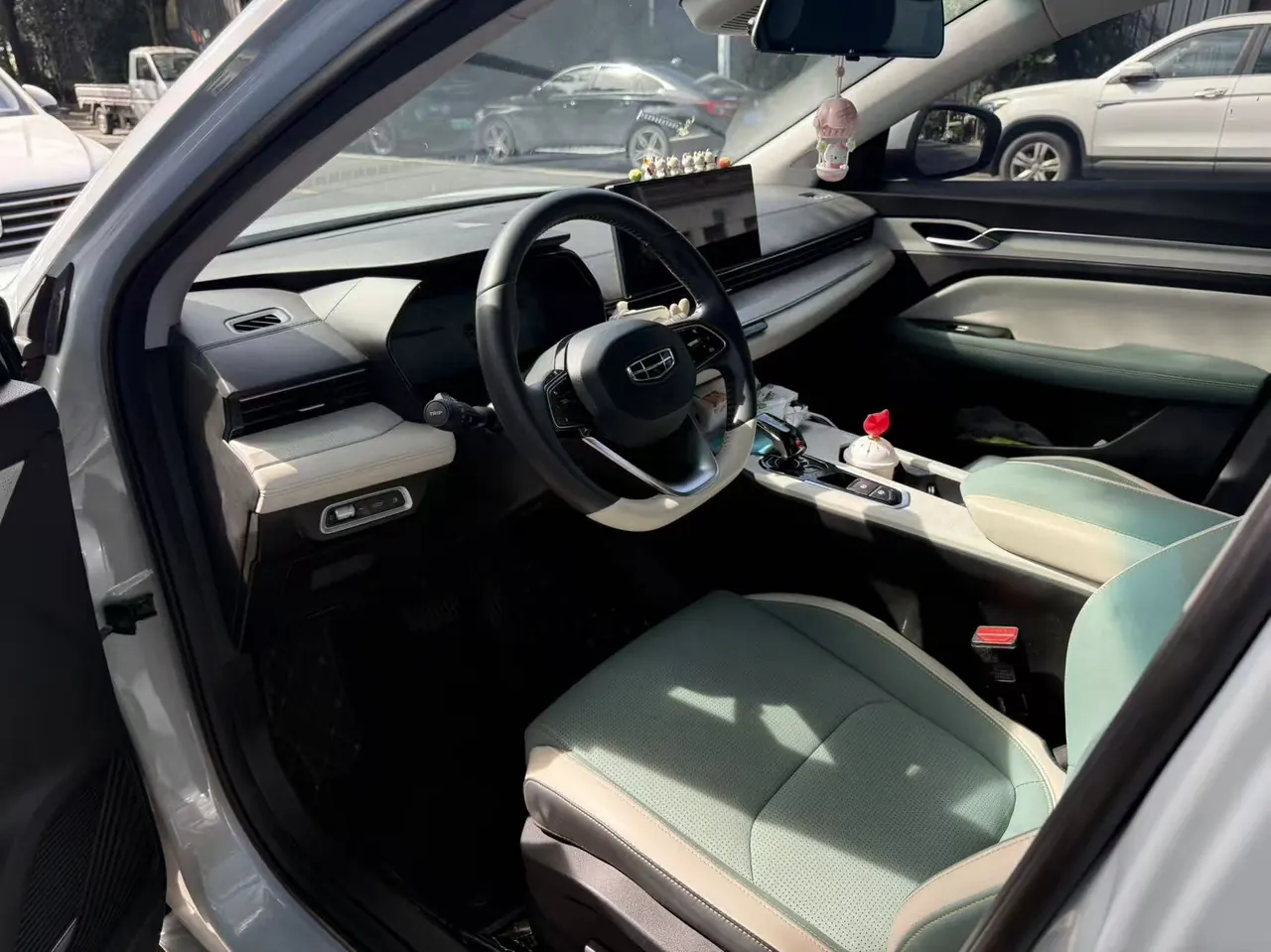 Geely 2022 emgrand l thor Hi · P 1.5TD Pro Super automatic gear 5