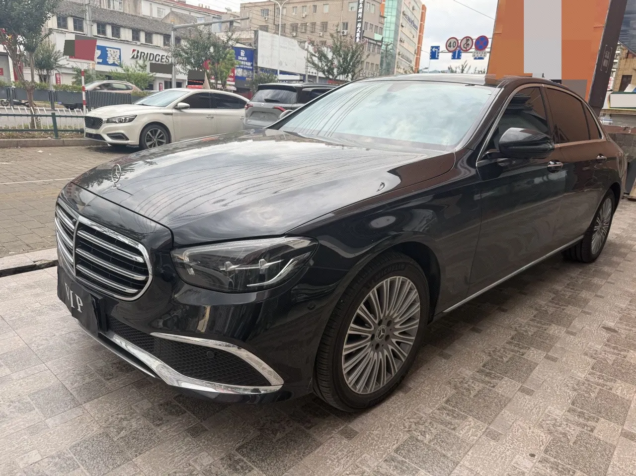 打开图片灯箱:Mercedes Benz E Class 2022 E 300 L 2.0T Luxury (Change 2) Automatic Gear