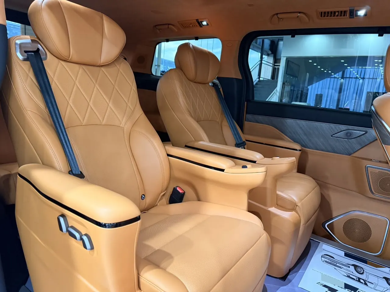 WEY 2025 VV7 Hi4 1.5T Four-Wheel-Drive Automatic Model 14