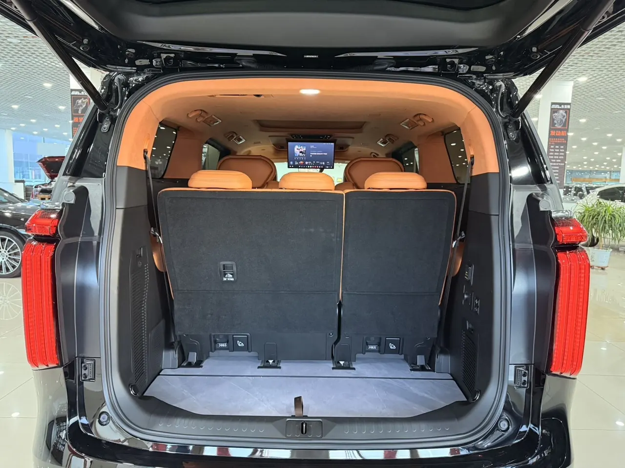 WEY 2025 VV7 Hi4 1.5T Four-Wheel-Drive Automatic Model 17