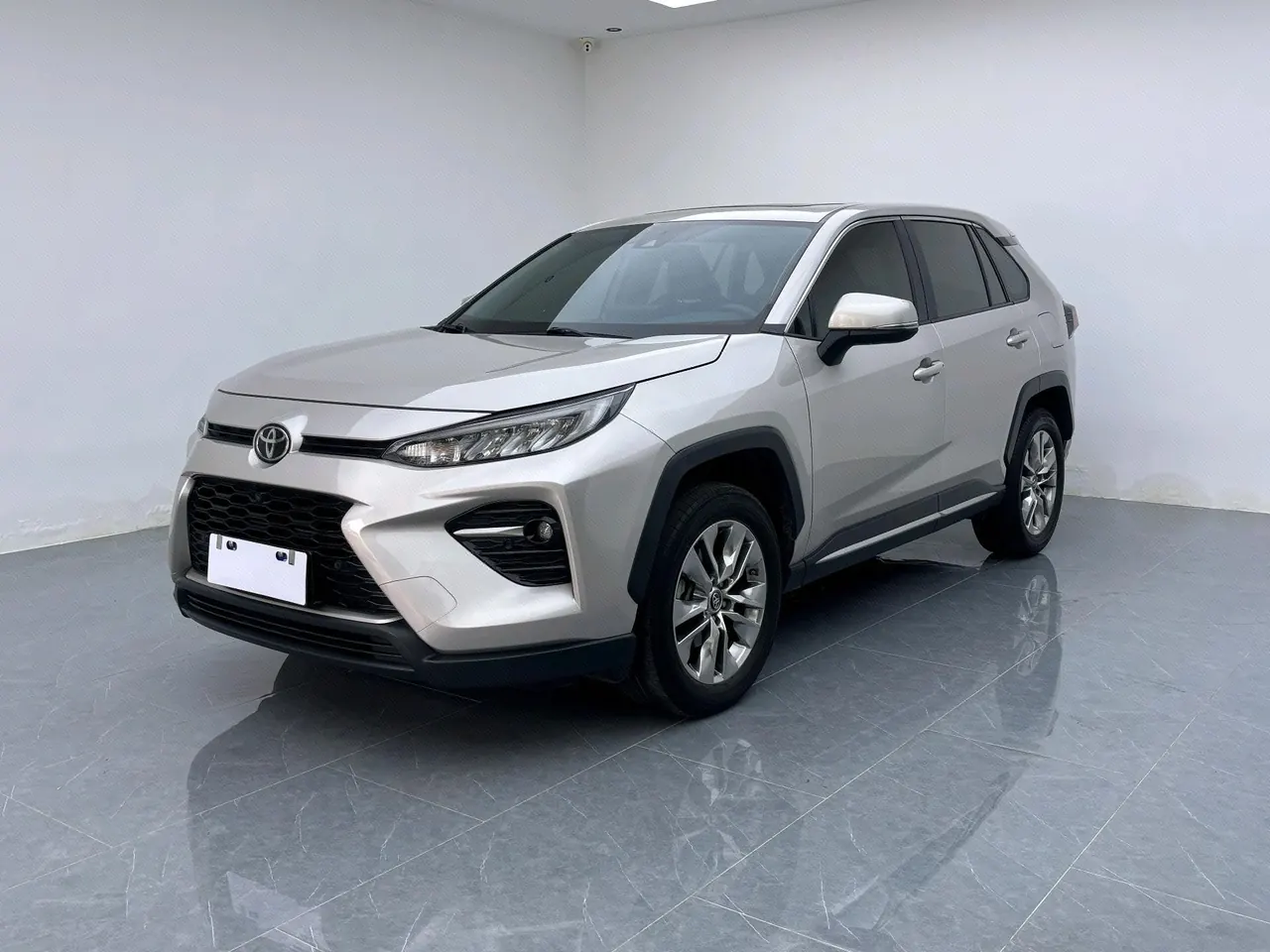 Toyota 2022 Willanda 2.0 Stepless Two-Drive Luxury PLUS Edition Automatic Gear - View 1