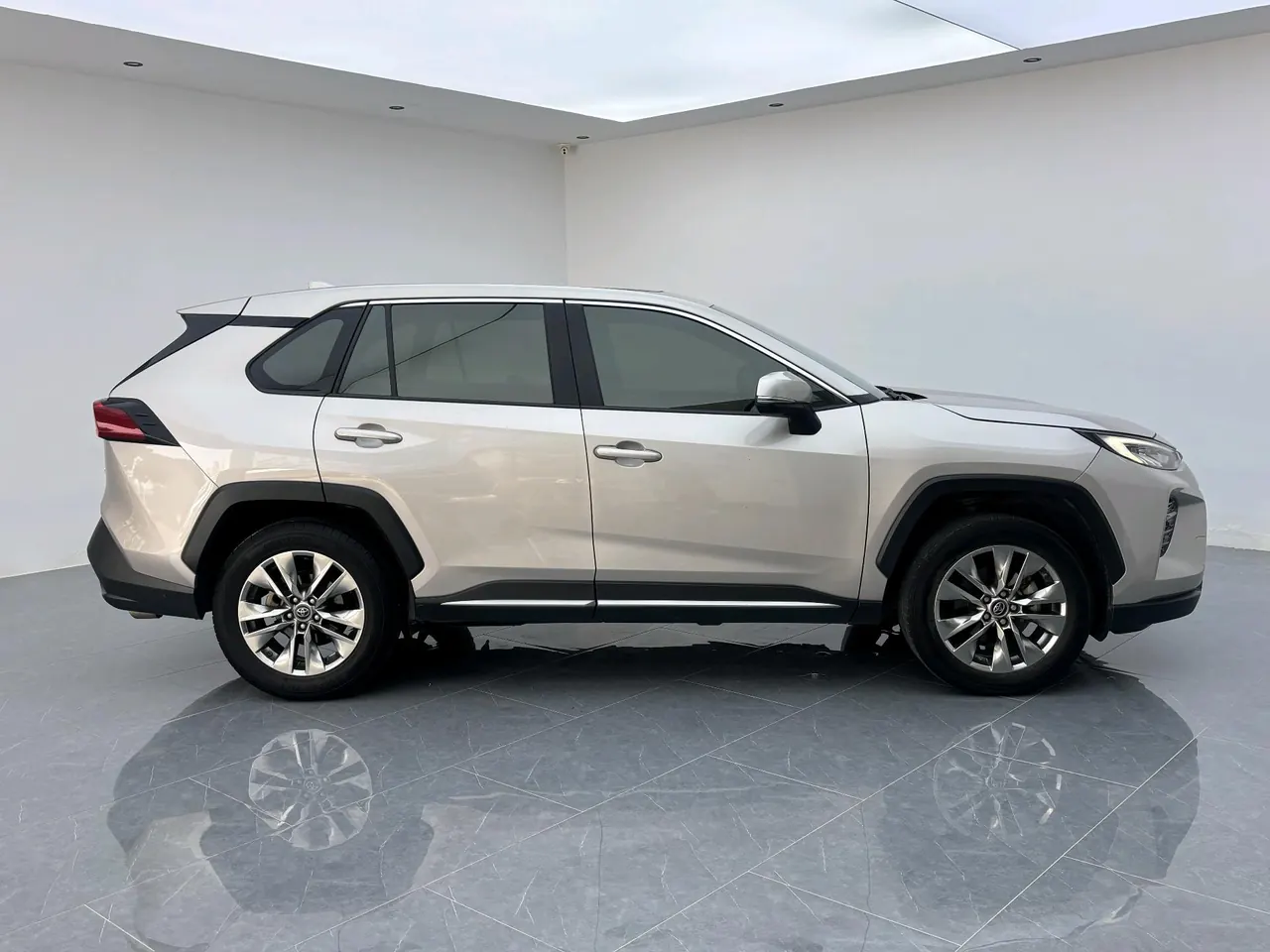Toyota 2022 Willanda 2.0 Stepless Two-Drive Luxury PLUS Edition Automatic Gear 15