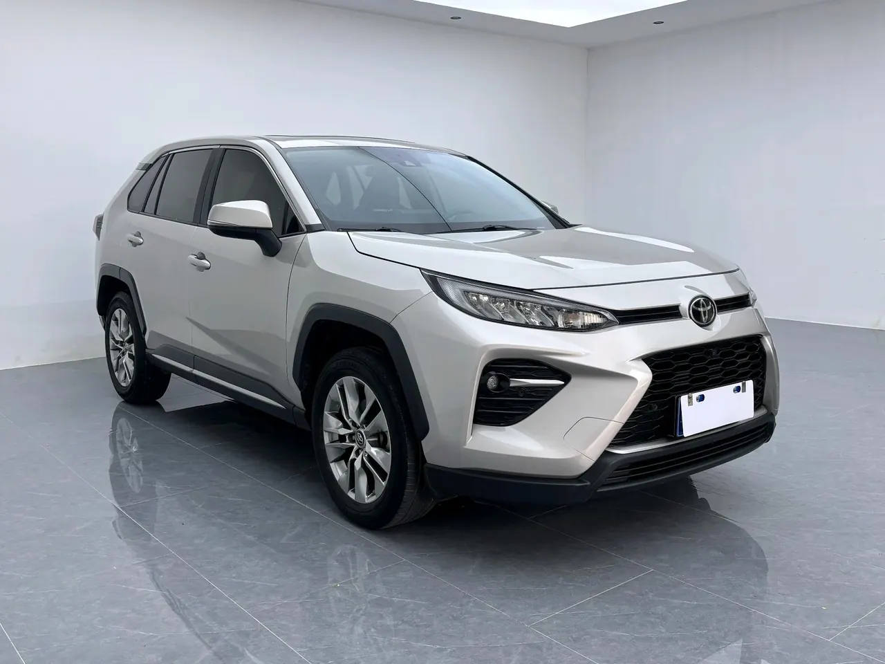 Toyota 2022 Willanda 2.0 Stepless Two-Drive Luxury PLUS Edition Automatic Gear 3