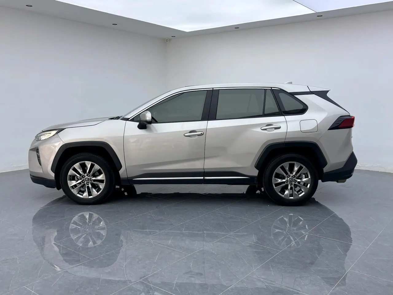 Toyota 2022 Willanda 2.0 Stepless Two-Drive Luxury PLUS Edition Automatic Gear 4