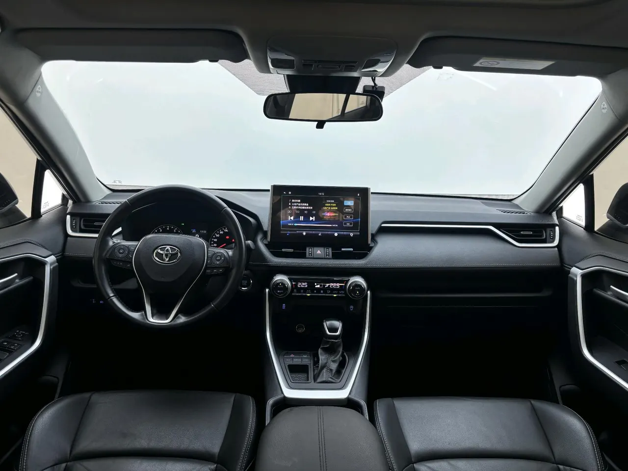 Toyota 2022 Willanda 2.0 Stepless Two-Drive Luxury PLUS Edition Automatic Gear 8