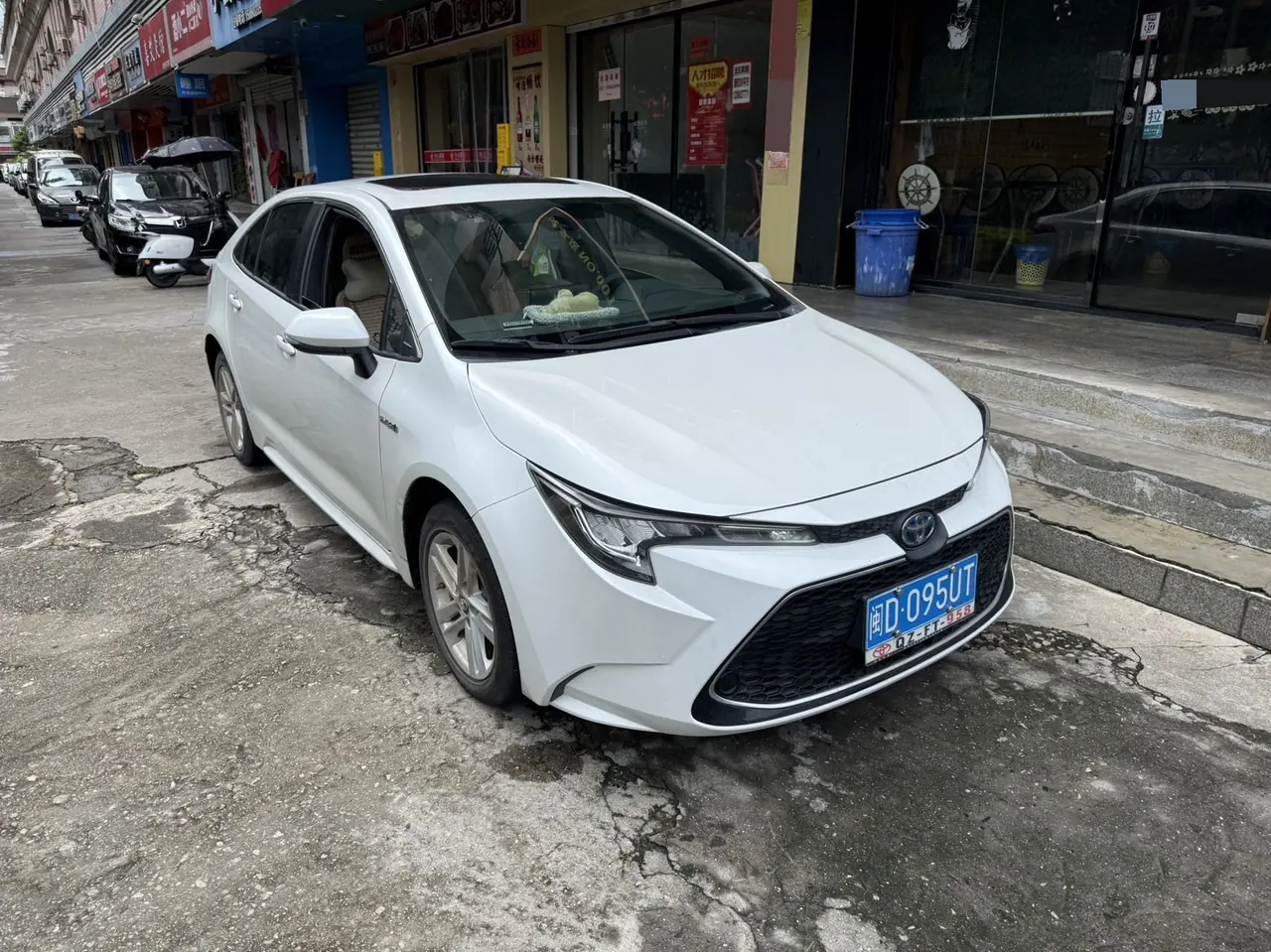 Toyota 2022 Lei Ling Shuangqing 1.8H Stepless Deluxe Edition Automatic Gear 3