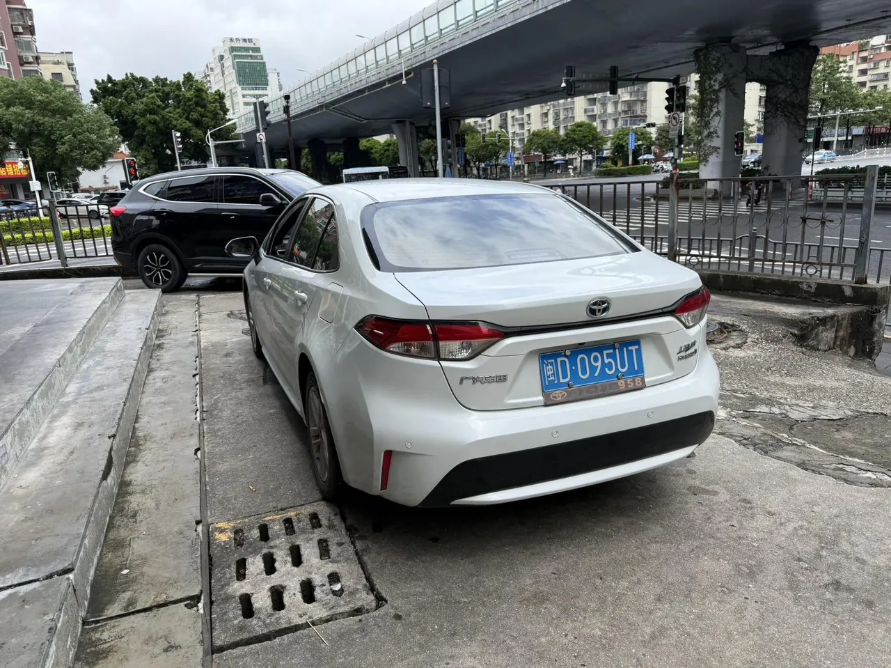 Toyota 2022 Lei Ling Shuangqing 1.8H Stepless Deluxe Edition Automatic Gear 4