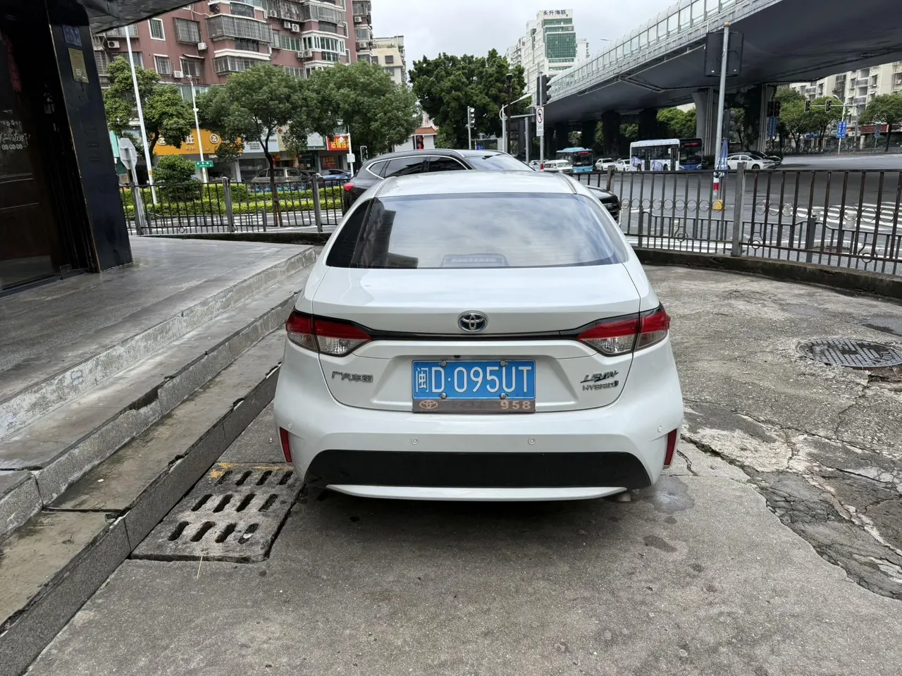 Toyota 2022 Lei Ling Shuangqing 1.8H Stepless Deluxe Edition Automatic Gear 5