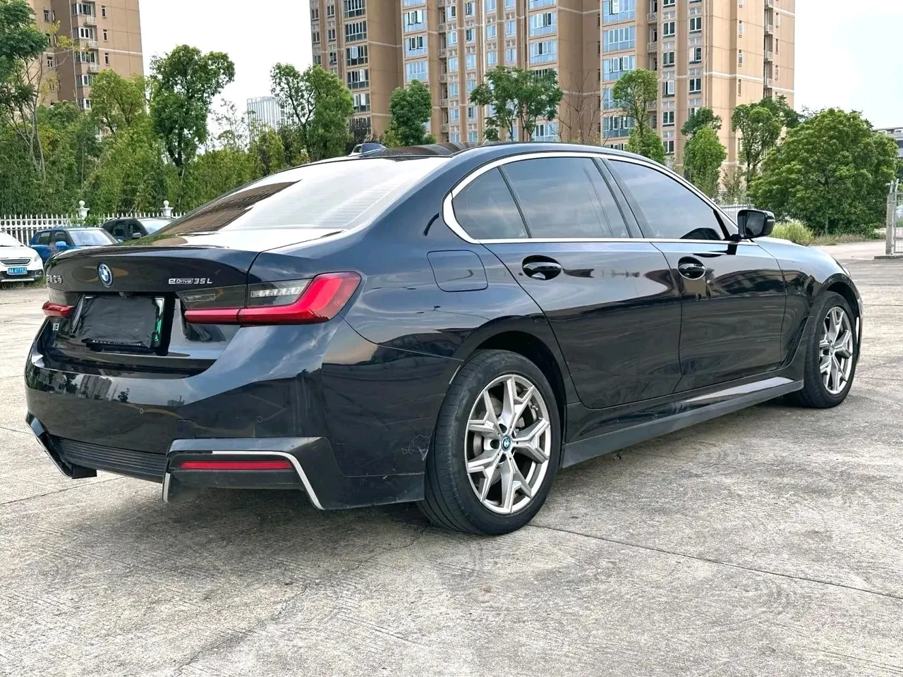 BMW 2022 i3 eDrive 35L automatic gear 8