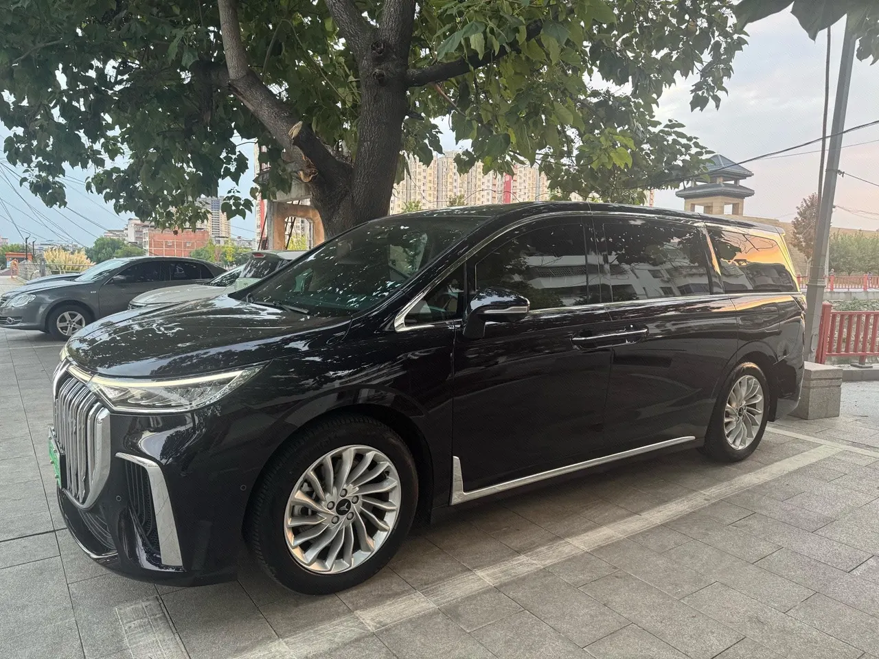 Voyah 2024 Dreamers PHEV 1.5T Long Endurance Premium Edition Automatic Gear - View 1