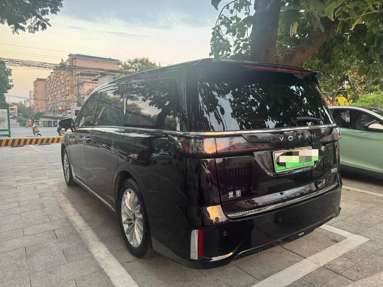 Voyah 2024 Dreamers PHEV 1.5T Long Endurance Premium Edition Automatic Gear 3