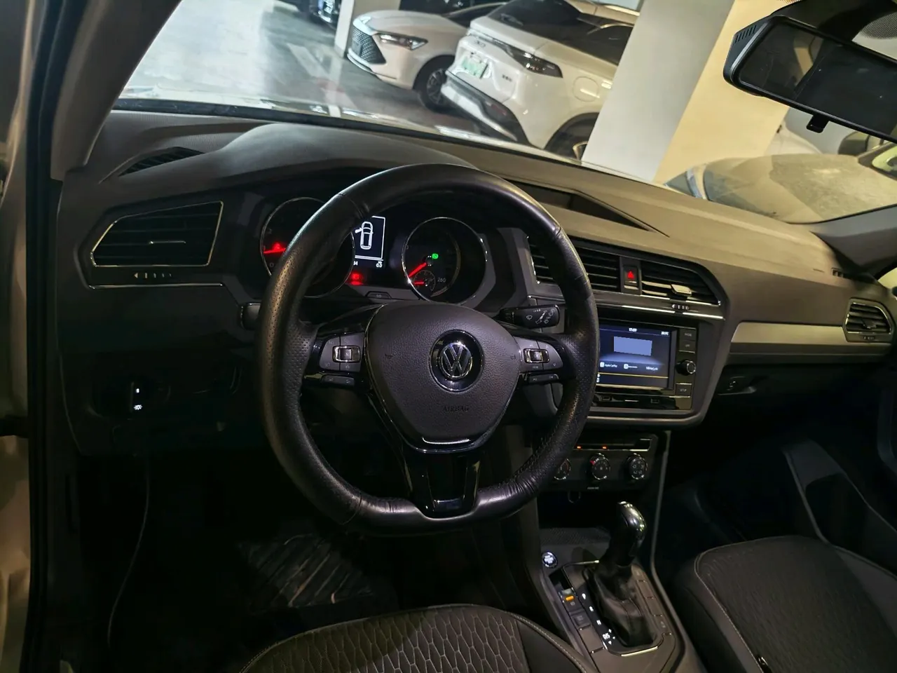Volkswagen 2020 Tiguan L 2.0TSI 330TSI Two-Drive Fashion Edition Automatic Gear 3