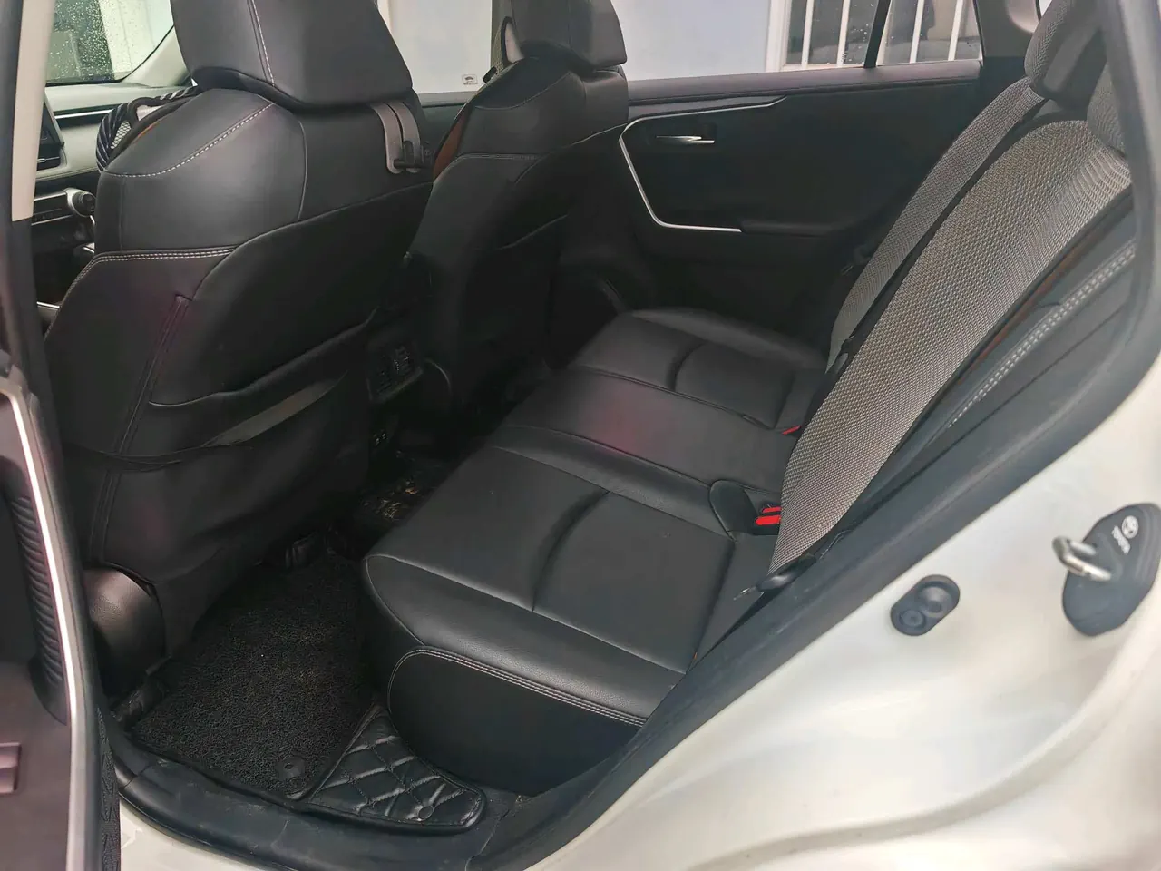 Toyota 2020 RAV4 Rongbo 2.0 Stepless Two-Drive Premium Edition Automatic Gear 2