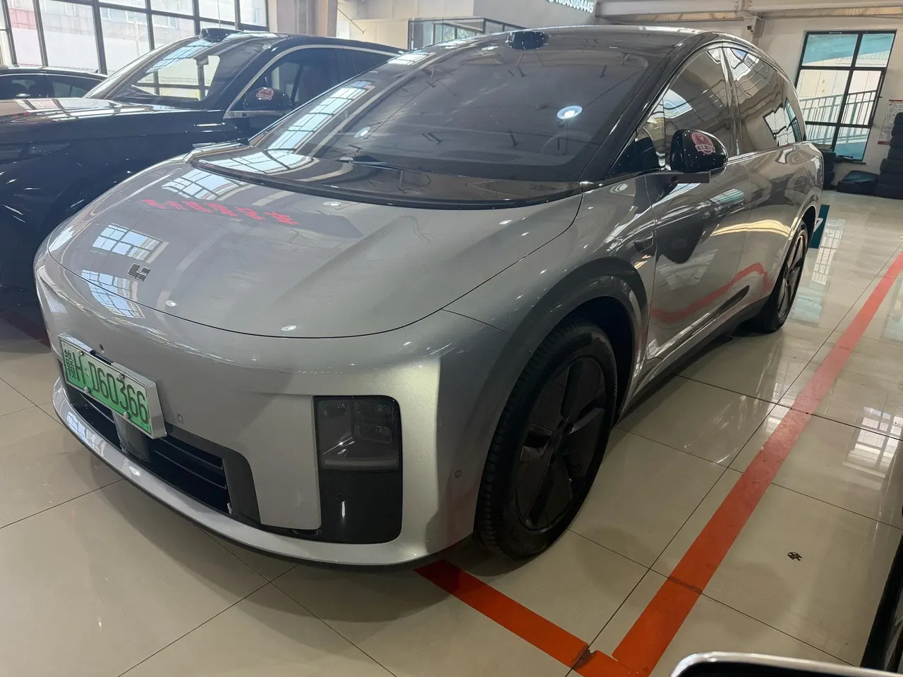 Li 2025 i8 Standard Edition Automatic Gear - View 1