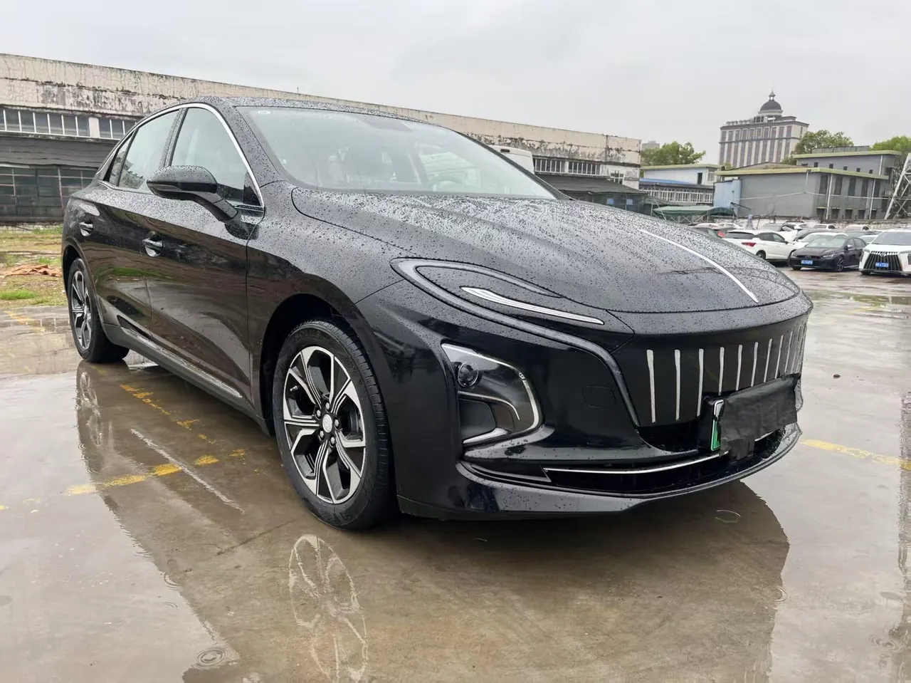 HongQi 2022 E-QM 5 431km Charging Enjoy Edition Automatic Gear 3