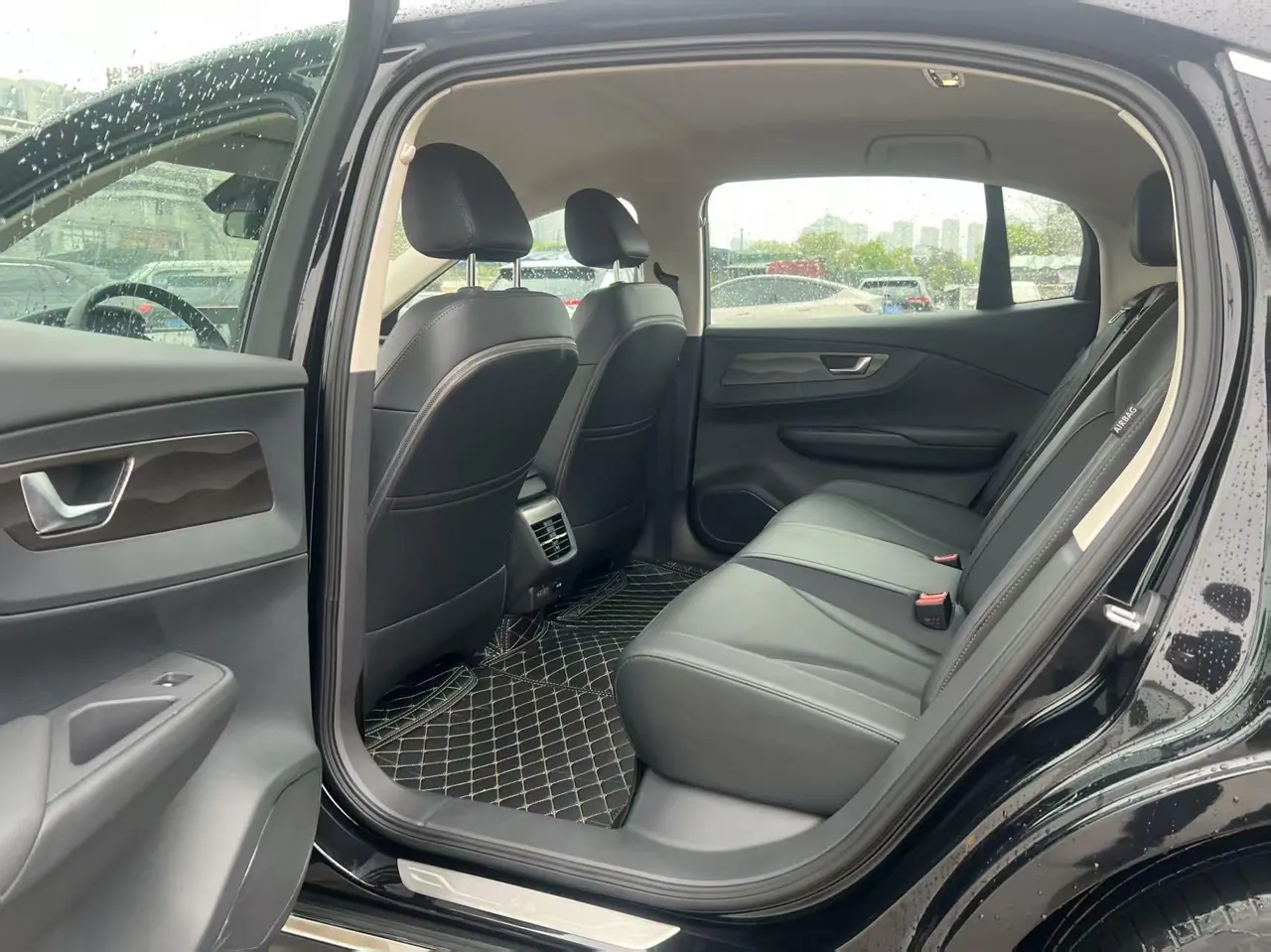 HongQi 2022 E-QM 5 431km Charging Enjoy Edition Automatic Gear 5