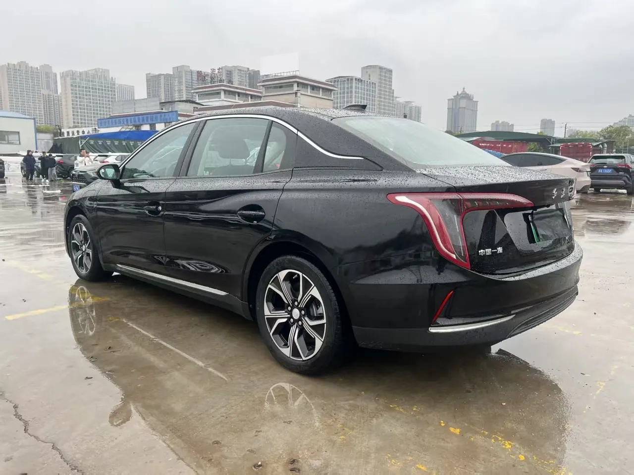 HongQi 2022 E-QM 5 431km Charging Enjoy Edition Automatic Gear 8