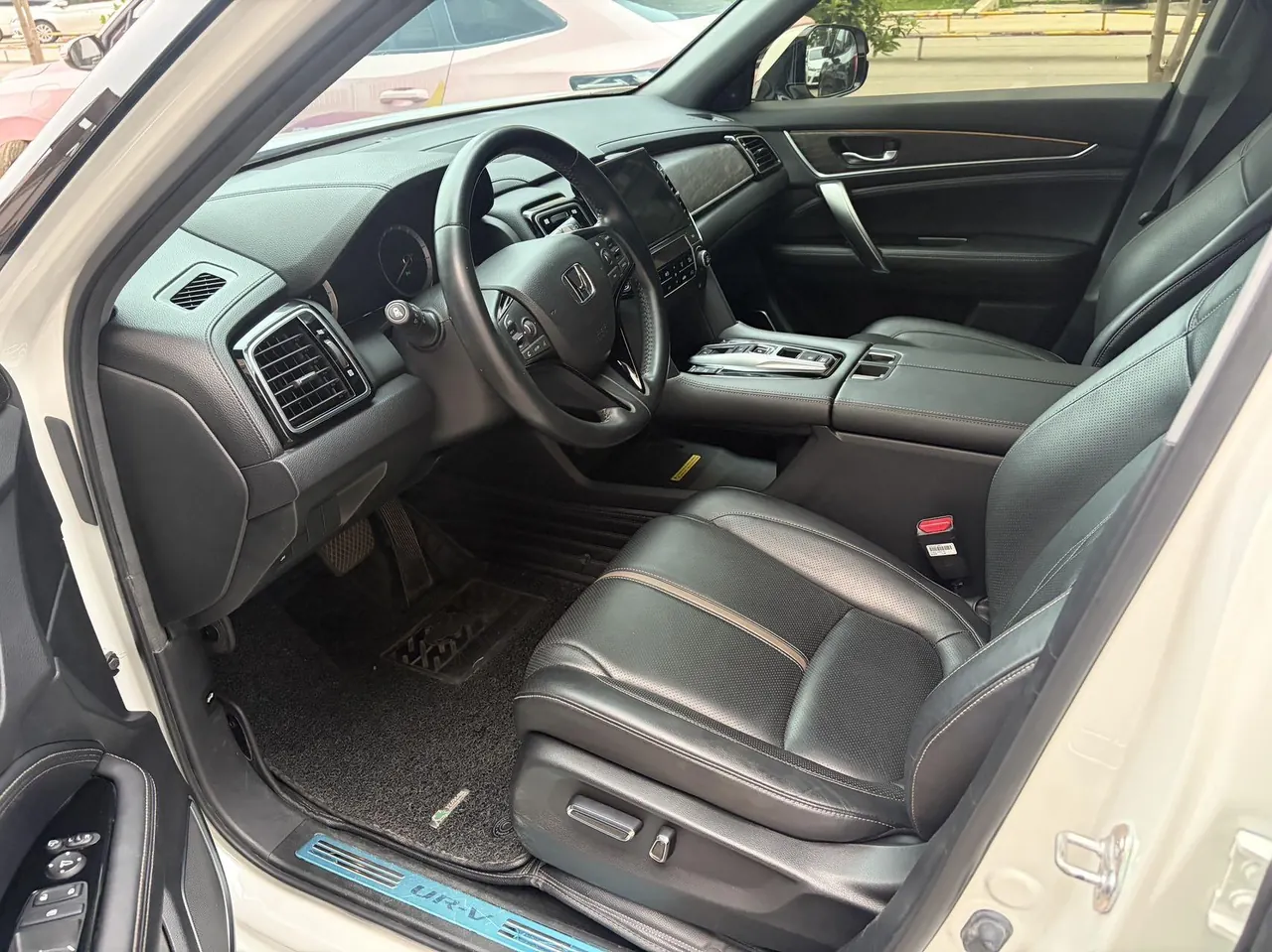 Honda 2020 UR-V 2.0T 370TURBO two-drive elegant version of automatic gear 4